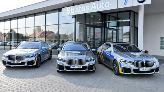 Dopravní policisté nafasovali hybridní limuzíny BMW řady 7. K čemu jim budou?