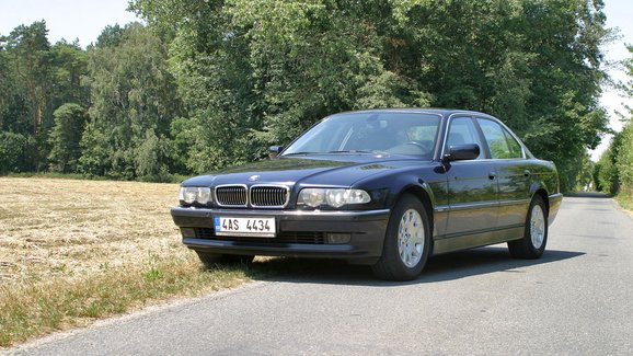 Řídili jsme BMW 730d generace E38. Tahle legenda devadesátek je i dnes parádní auto