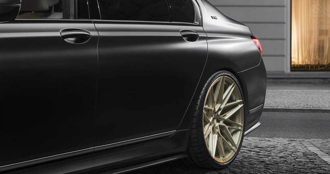 BMW M760Li