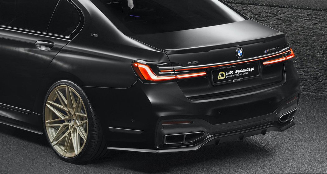 BMW M760Li