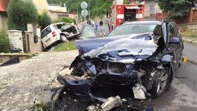 Dva opilci v černém BMW se čelně střetli s vozem, ve kterém si dva chlapci jeli pro výuční list. Ti skončili ve vážném stavu v nemocnici.