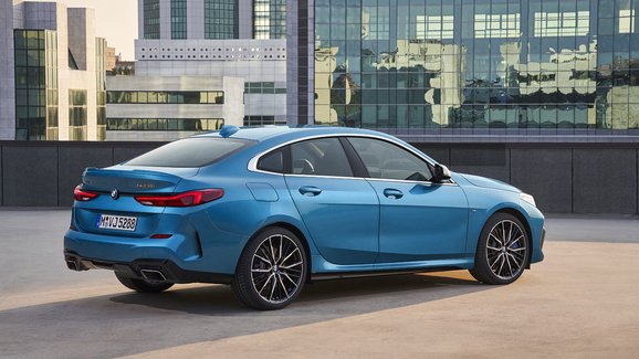 BMW 2 Gran Coupé odhaluje český ceník. Stylová předokolka s tříválcem stojí od 689.000 Kč