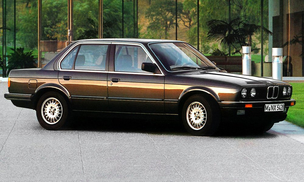 V prosinci 1982 představila automobilka BMW nástupce E21 s továrním kódem E30, vyráběným v letech 1982 až 1991.