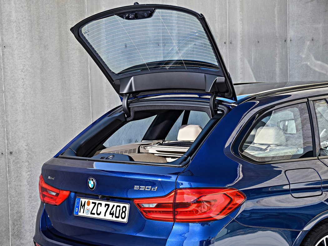 Specialitou BMW je výklopné okno pro rychlý přístup do kufru.