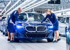 Nové BMW 5 se už vyrábí. Oslavuje výročí klíčového evropského závodu