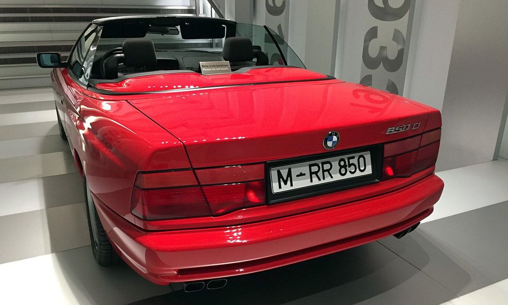 V roce 1990 byly vyrobeny tři prototypy kabrioletu, vycházející z kupé BMW 850i. Jeden z prototypů je vystaven v muzeu BMW v Mnichově.