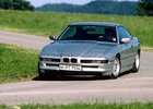 BMW 8: Modrobílé luxusní kupé se objevilo před čtvrtstoletím