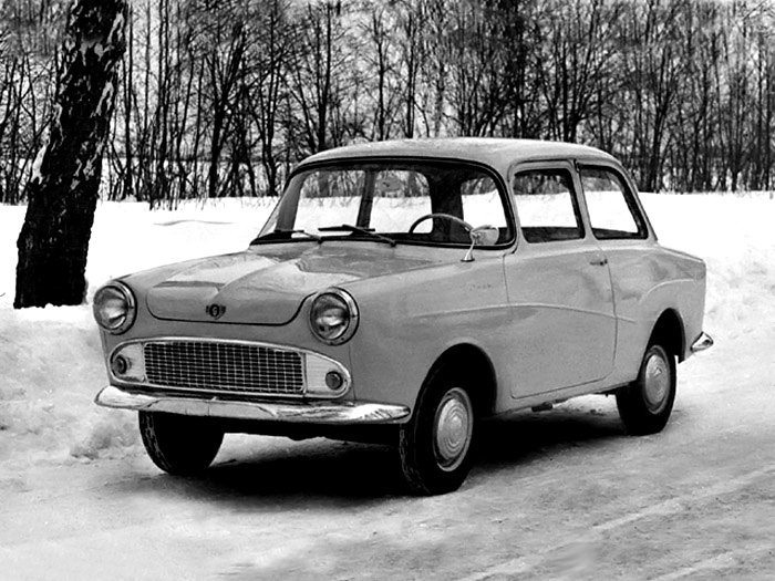 Větší Goggomobil T 600/700 se začal vyrábět od července 1958. Měl moderní samonosnou karoserii s panoramatickým čelním sklem a širokou mřížkou chladiče.