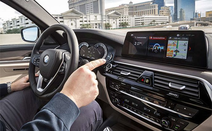 Auta bez řidičů by v Česku mohlo testovat také BMW