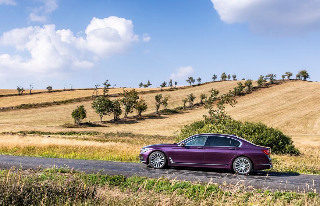 BMW M760Li xDrive V12