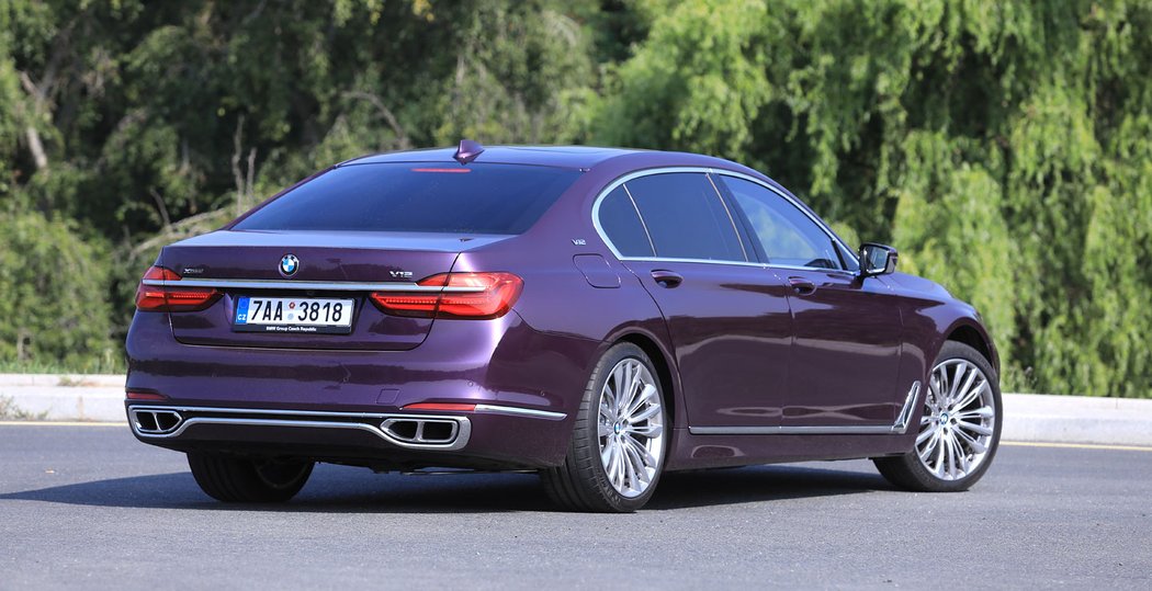 BMW M760Li xDrive V12 Excellence