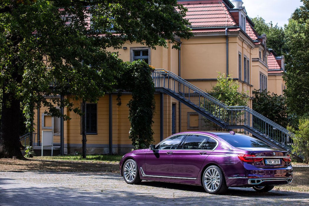 BMW M760Li xDrive V12