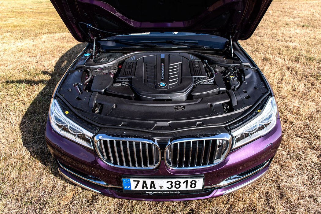 BMW M760Li xDrive V12