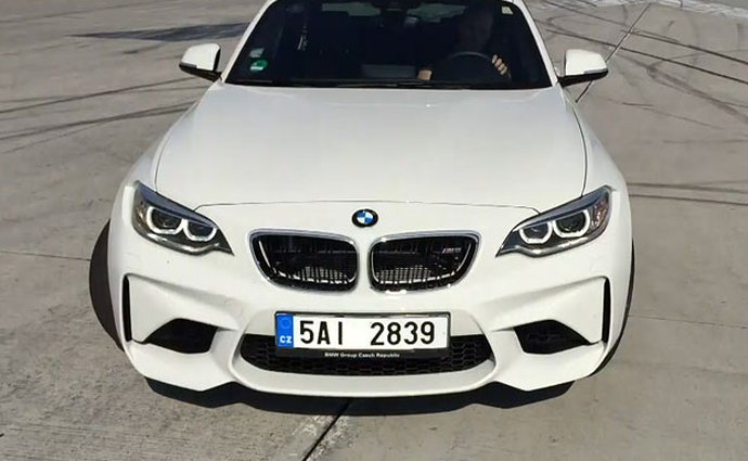 Video: Jak se driftuje s BMW M2