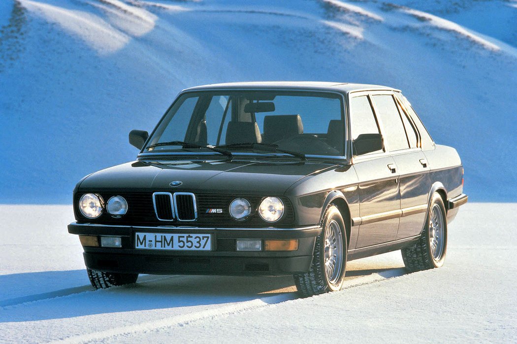 BMW M5 E28 (1985-1987)