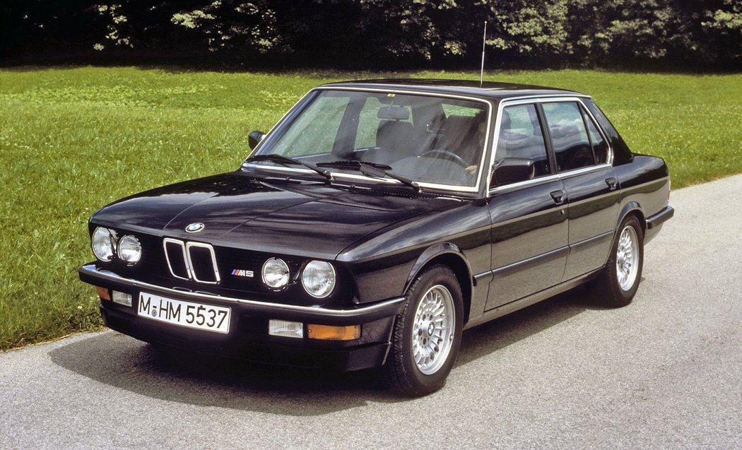 BMW M5 E28 (1985-1987)