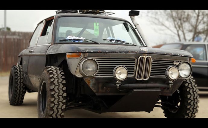 Video: BMW X2 existuje! Je to off-roadový rat rod