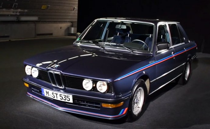Video: M535i E12 z roku 1980 je působivým předchůdcem všech ostrých sedanů BMW