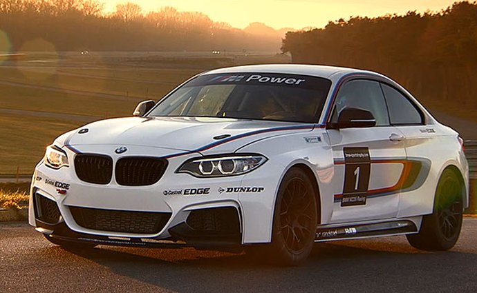 BMW M235i Racing: Oficiální videoklip bavorského závoďáku