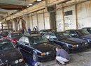 Nález pro milovníky devadesátek: Našlo se 11 nikdy nejetých BMW 5 z roku 1994