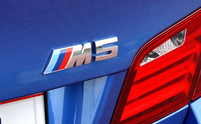 Čtyřkolka BMW M5 bude chytrá. Vypnete ji a máte zadokolku!