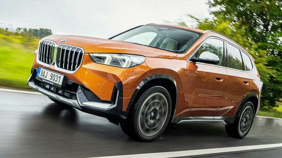 První jízda novým BMW X1 18d na českých cestách: Základní nafťák není jen do počtu