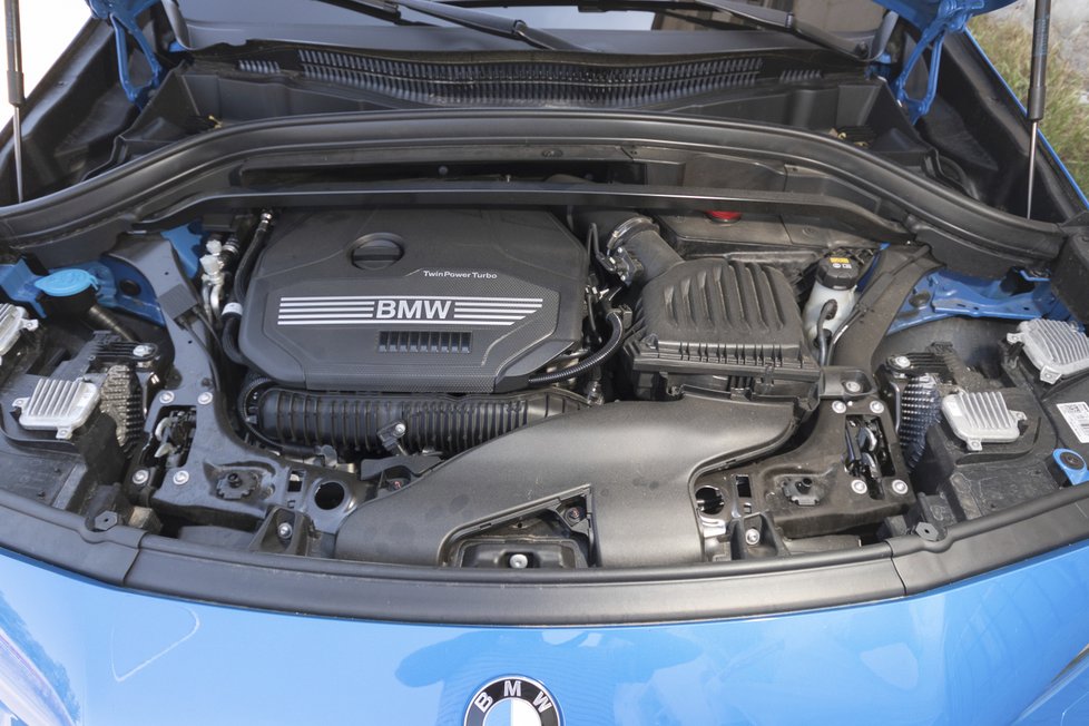 Ačkoliv označení Twin Power Turbo odkazuje na dvojité přeplňování, koná se pouze jednoduché. I tak to stačí na 192 koní výkonu.