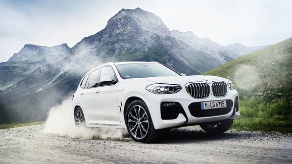 BMW X3 xDrive30e: Čtyřválcový hybrid má 292 koní a elektrický dojezd až 55 km