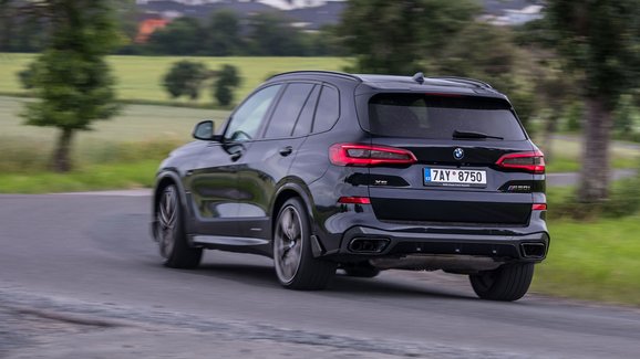 TEST BMW X5 M50i – Milovat ho nemusíte, je ale skvělé