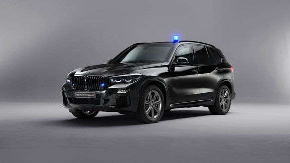 BMW X5 Protection VR6 odolá střelbě z AK-47 i výbuchu granátu 