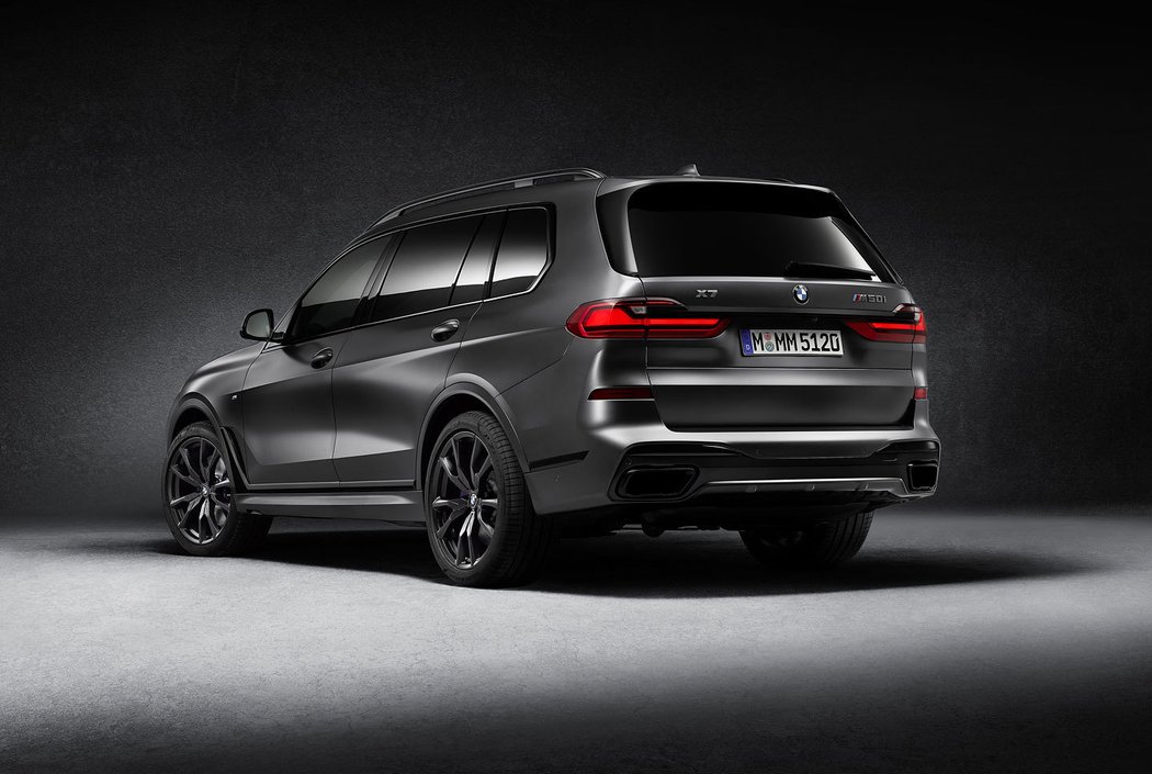 BMW X7 Dark Shadow Edition