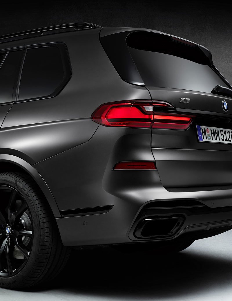 BMW X7 Dark Shadow Edition