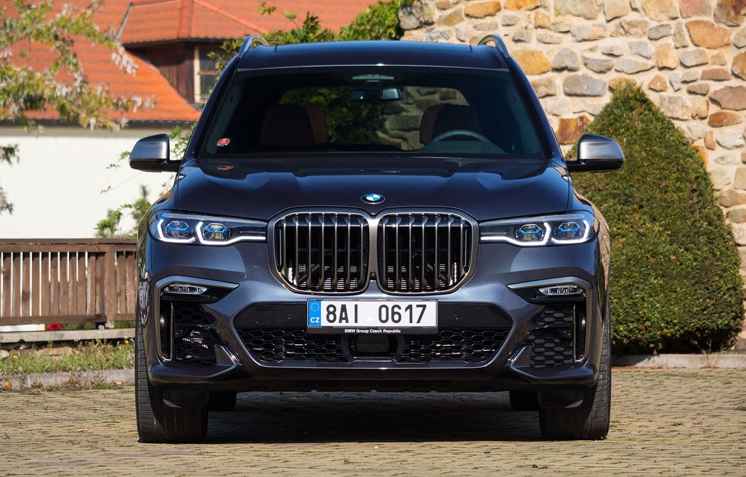 BMW X7 M50i