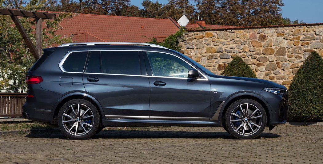 BMW X7 M50i