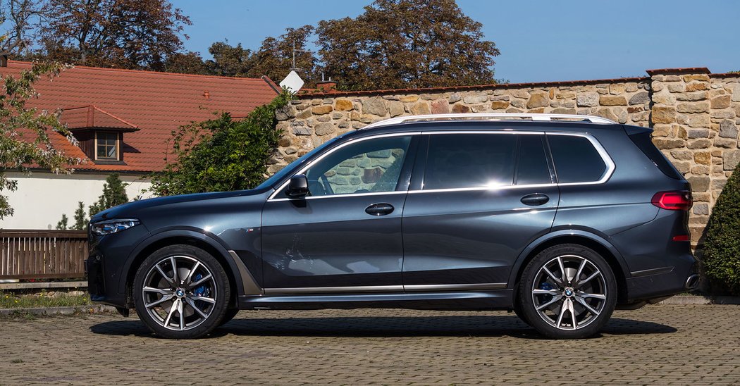 BMW X7 M50i