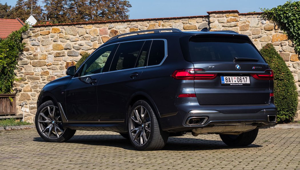 BMW X7 M50i