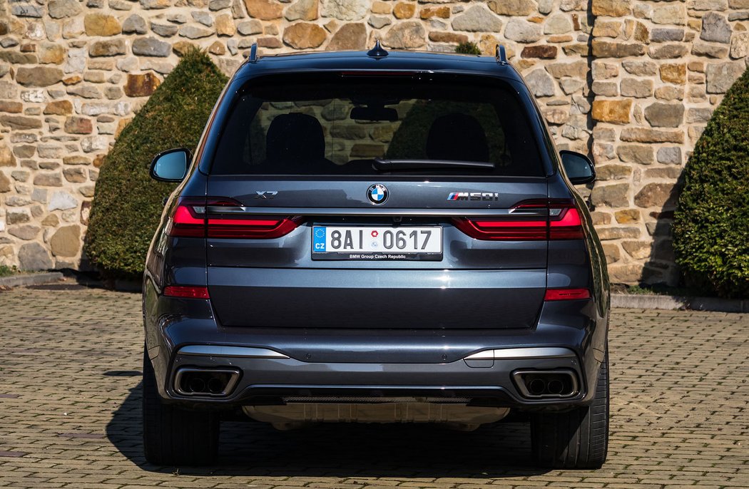 BMW X7 M50i