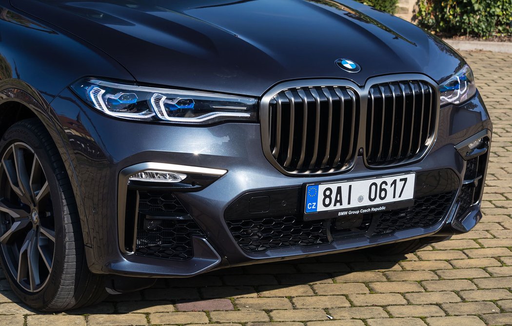 BMW X7 M50i