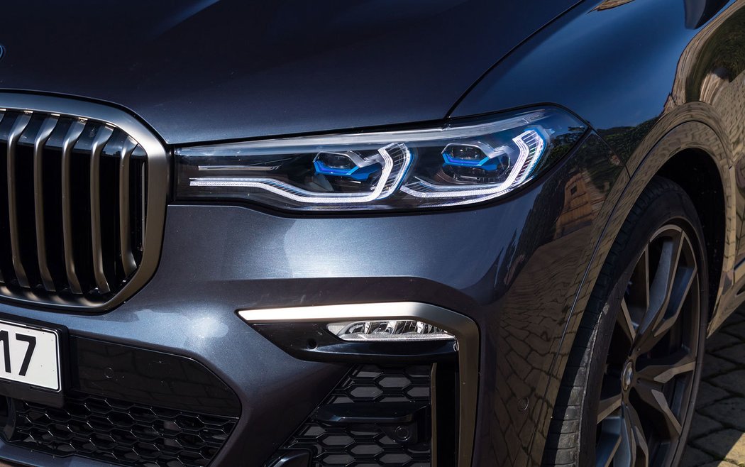 BMW X7 M50i