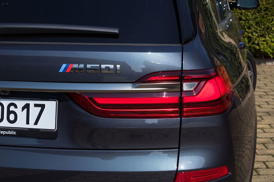 BMW X7 M50i