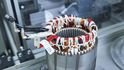 Výroba dílů pro plug-in hybridy BMW v německém Dingolfingu