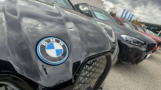 Přituhuje. Německým firmám chcípá motor, nakupují čím dál méně nových aut Přituhuje. Německým firmám chcípá motor, nakupují čím dál méně nových aut