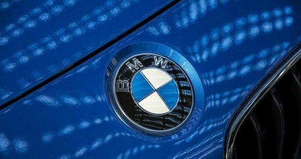Logo automobilky BMW.