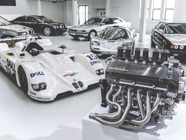 30. výročí V12 od BMW