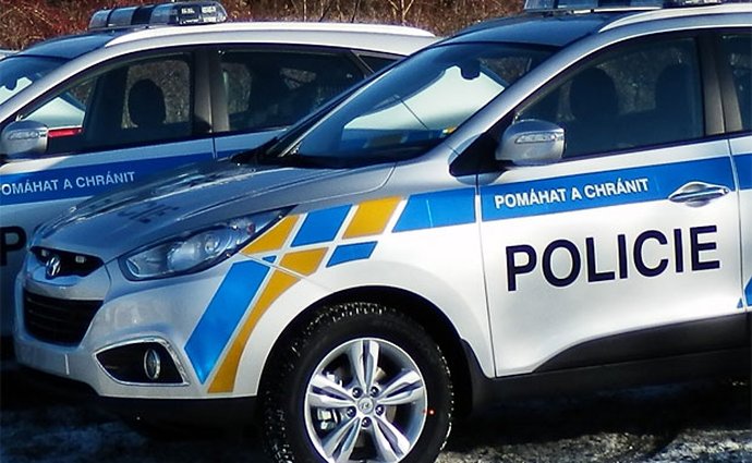 Na autosalonu v Rakousku ukradli dvě auta. Našli je v Česku