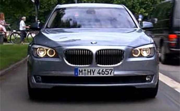 Video: BMW ActiveHybrid 7 – Jízda městem i mimo něj