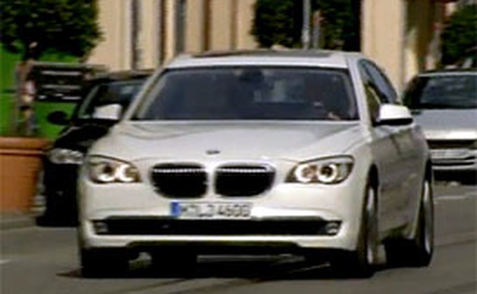 Video: BMW 760Li – Dvanáctiválec v Mnichově