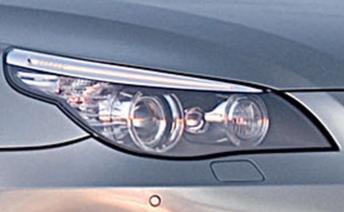 BMW 5 od podzimu s variabilním účinkem světlometů