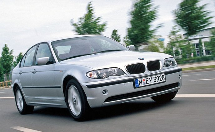 BMW svolává do servisů řadu 3 E46 kvůli vybuchujícím airbagům
