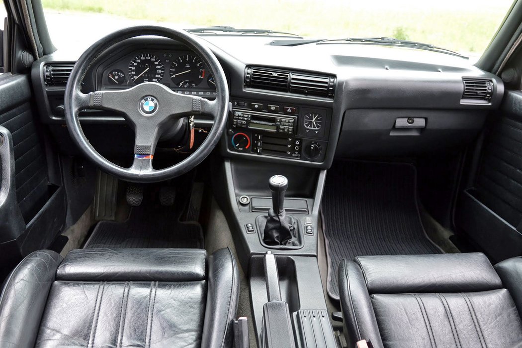 BMW 320is Sedan (1987-1990)